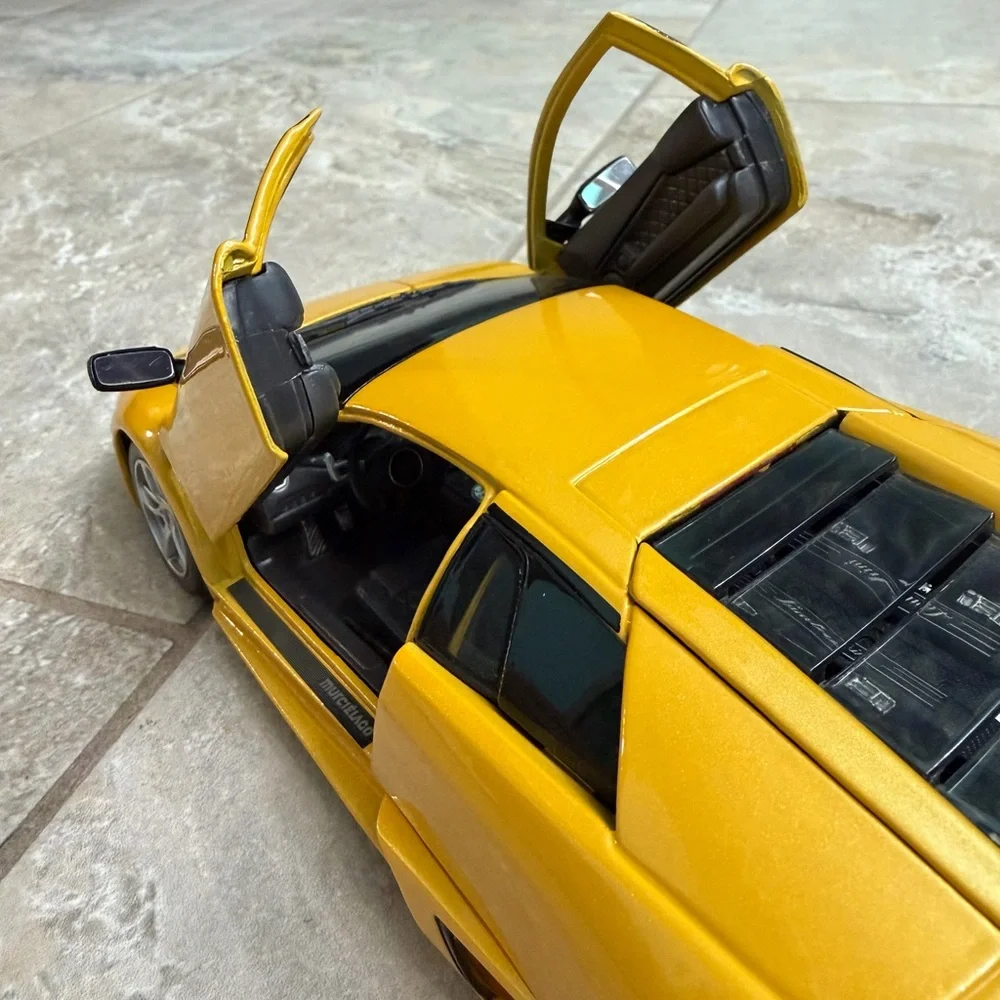 maisto bright yellow